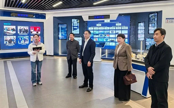 江西理工大學(xué)黨委書記劉祖文率隊(duì)調(diào)研頂立科技 (2).jpg