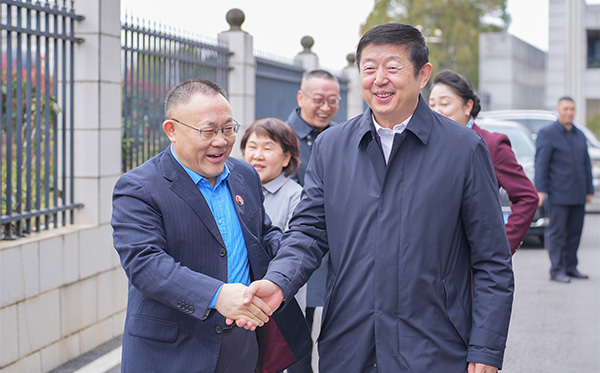 民革中央副主席谷振春一行蒞臨頂立科技調研